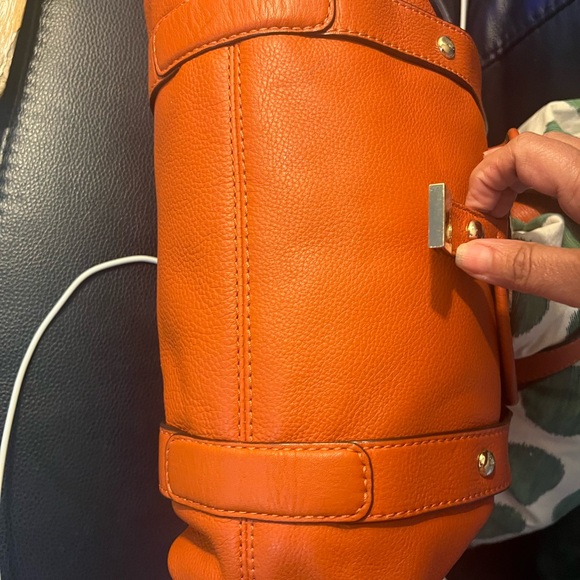 Authentic-Michael-Kors- orange leather - Picture 9 of 9